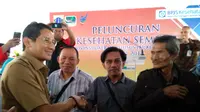 Wakil Gubernur DKI Jakarta Sandiaga Uno menargetkan 100 persen penduduk DKI Jakarta terlindungi kesehatannya dengan memiliki kartu JKN-KIS.