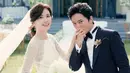Lee Bo Young dan Ji Sung pertama kali bertemu saat membintangi sebuah drama pada 2005. Delapan tahun kemudian, mereka pun berpacaran dan menikah pada 2013. (Foto: soompi.com)
