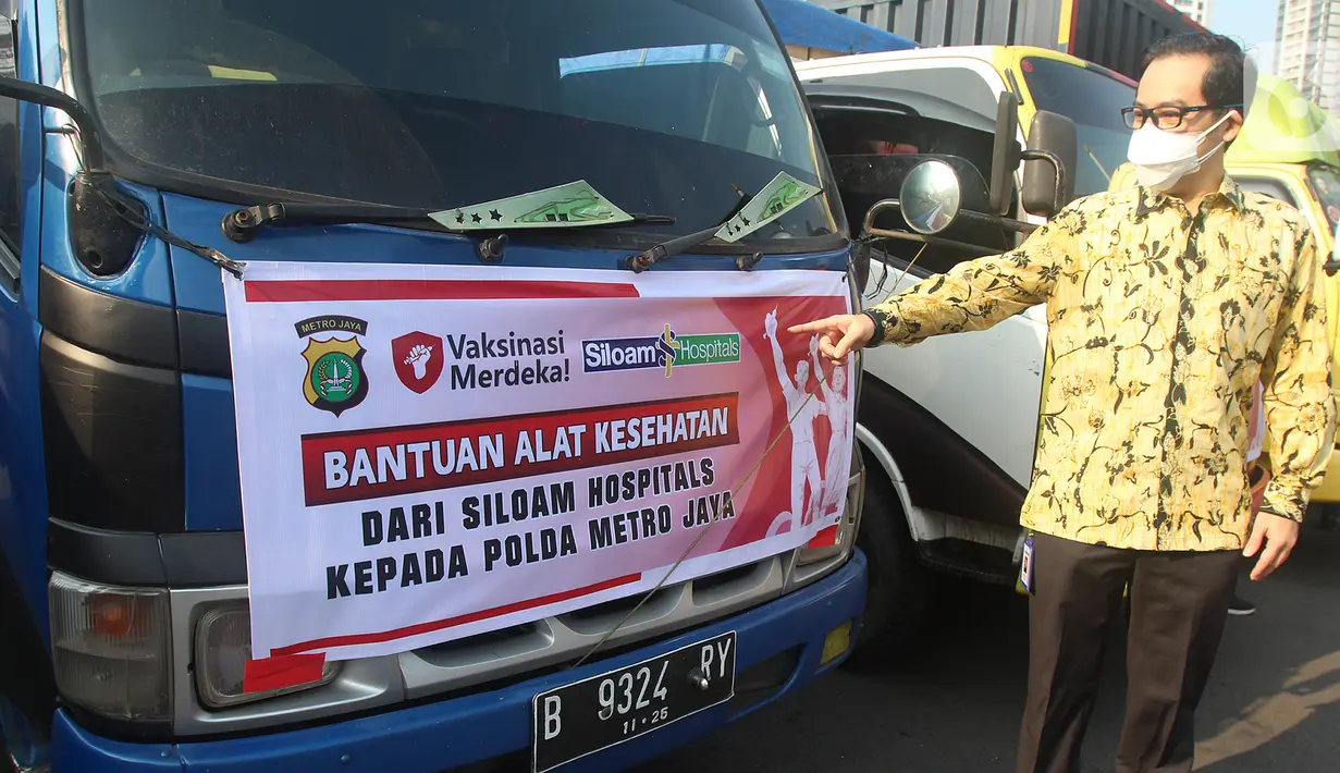 Bantuan medis dari Siloam Hospitals Group kepada Polda Metro Jaya sebagai wujud nyata peran serta Siloam Hospitals Group ambil bagian dari Program Vaksinasi Merdeka sebagai upaya memutus rantai pandemi Covid-19. (Liputan6.com/Pool)