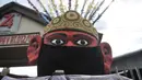 Ondel-ondel mengenakan masker terlihat di permukiman RT 12 RW 14, Cipinang Besar Utara, Jakarta, Kamis (16/4/2020). Warga setempat secara swadaya membuat ondel-ondel mengenakan masker sebagai upaya mengajak masyarakat untuk melindungi diri dari penyebaran Covid-19. (merdeka.com/Iqbal S. Nugroho)