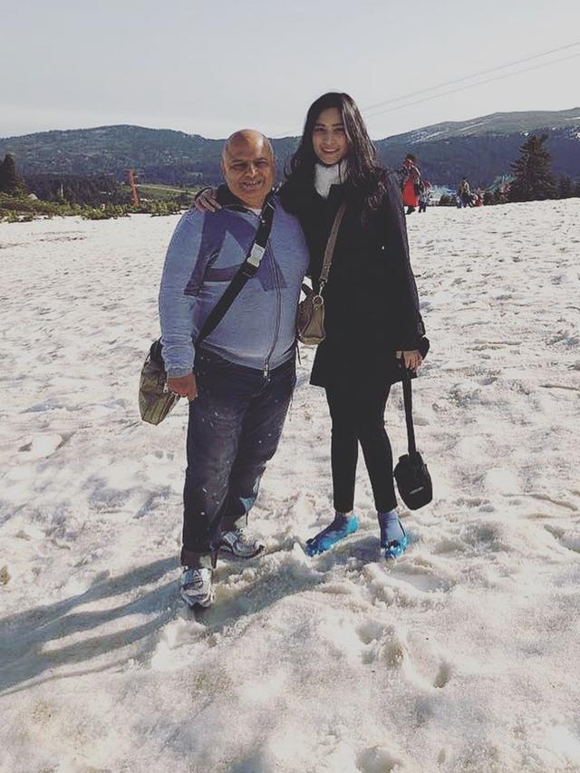 Jarang Tersorot, Ini 6 Momen Angbeen Rishi Bareng Ayahnya yang Berdarah India