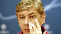 Dukung Sanksi Barcelona, Wenger Kena `Damprat` Jurnalis Spanyol