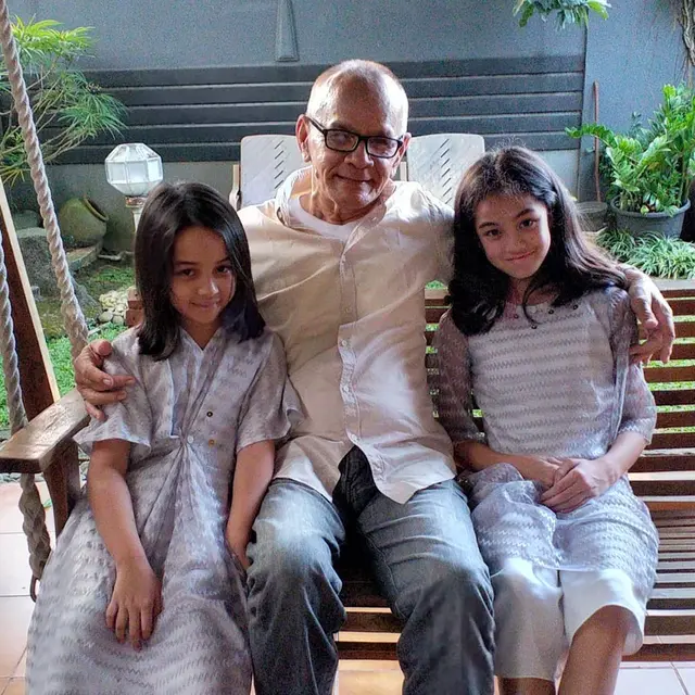 Jarang Terekspos, Ini 6 Potret Rionaldo Stockhorst dan Ayah Asal Belanda