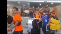 Punggawa timnas Piala Dunia U-17 Ekuador saat tiba di Surabaya. (Istimewa)