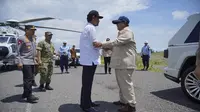 Momen Kompak Prabowo dan Sultan Hamengkubuwono X Naik 'Maung' ke Lokasi Peresmian Jembatan Kabanaran