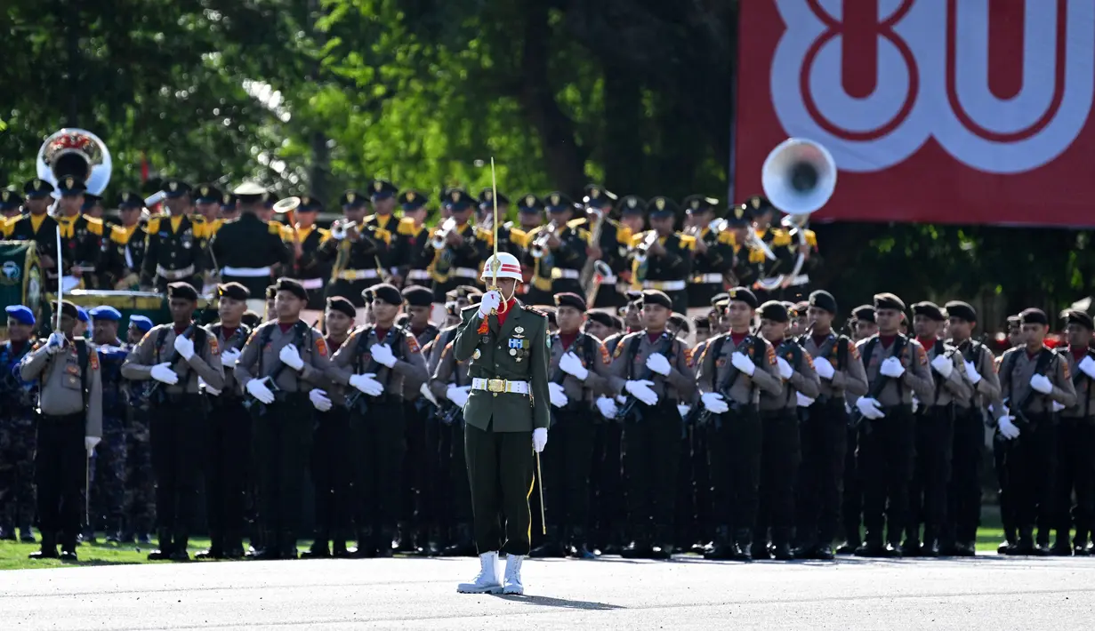 Momen peringatan dan perayaan Hari Ulang Tahun ke-80 Republik Indonesia dirayakan secara serentak di berbagai wilayah. (CHAIDEER MAHYUDDIN/AFP)