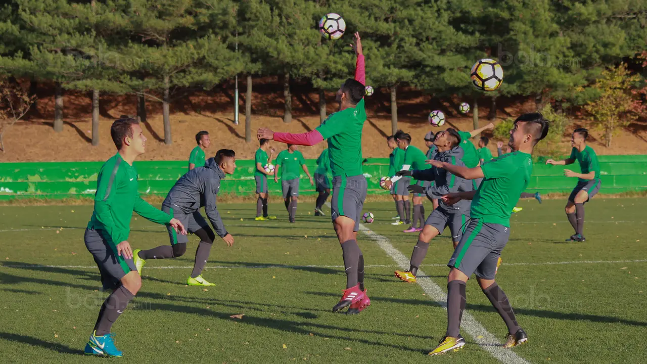 FOTO: Cuaca Dingin Warnai Latihan Timnas Indonesia U-19 di Korsel