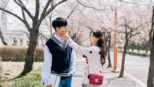 Lee Seung Gi dan Lee Se Young. (Foto: AllKpop)