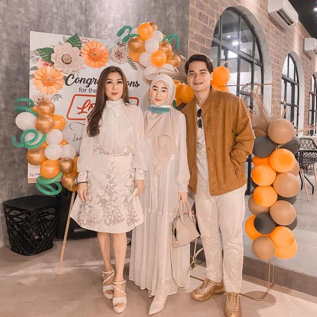 7 Kebersaman Julie Tan dengan Larissa dan Alvin Faiz, Selalu Berharap yang Terbaik