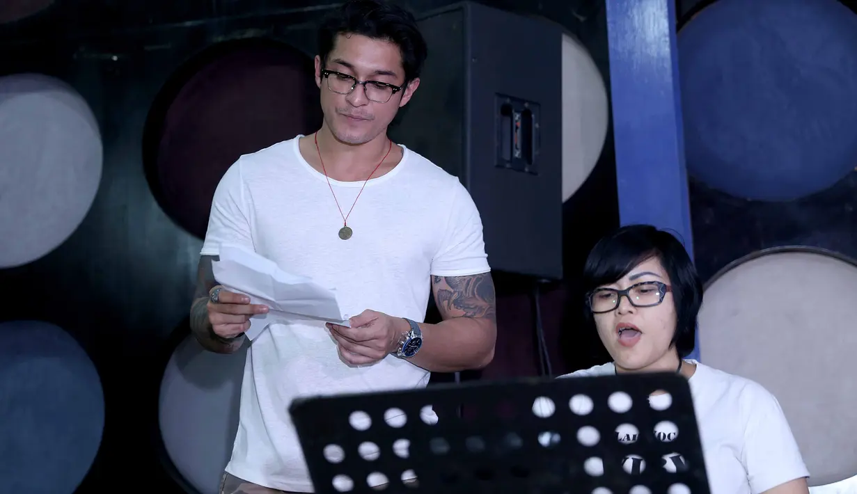 Pemeran Donny dalam sinetron Surga Yang ke-2 itu memohon dukungan melalui akun pribadi di Instagram. Polling akan ditutup pada 29 November mendatang. (Nurwahyunan/Bintang.com)