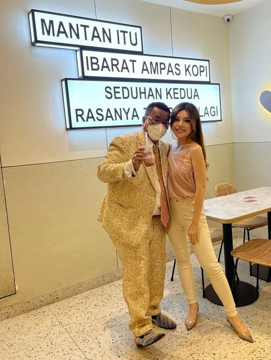<p>Monna Frans sering kali membagikan kegiatannya di Instagram yang menemani Hotman Paris muncul di stasiun TV. (FOTO: instagram.com/monnafrans/)</p>