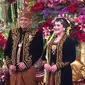 Kahiyang Ayu dan Bobby Nasution usai menjalani prosesi akad nikah. (Liputan6.com)