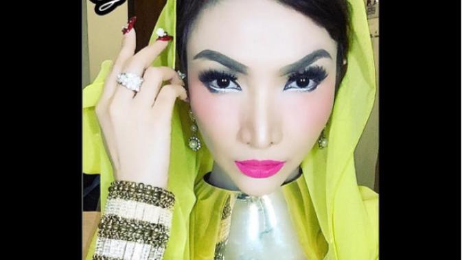 Jalani Tanam Benang hingga Botox, Wajah 6 Artis Ini Berubah? - ShowBiz Liputan6.com