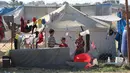 Statistik awal menunjukkan lebih dari 40.000 anak telah menjadi yatim piatu dan jumlah tersebut diperkirakan akan terus bertambah. Anak-anak di Gaza akan membutuhkan waktu yang lama untuk bisa pulih, tidak hanya dari cedera fisik tetapi juga dari trauma psikologis dan emosional. (Eyad BABA/AFP)