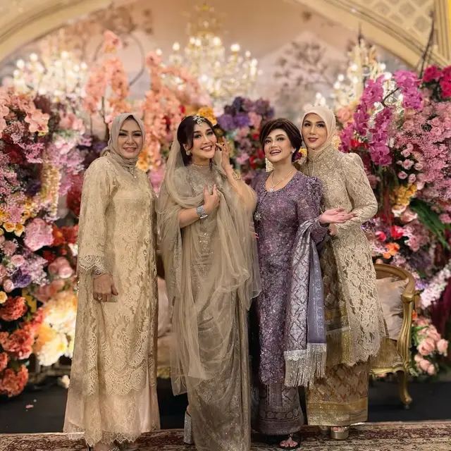 Potret 8 seleb era 90-an hadiri resepsi pernikahan anak Bella Saphira, jadi ajang reuni nostalgia