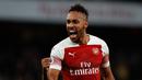 Ekspresi Pierre Emerick Aubameyang usia mencetak gol kedua Arsenal ke gawang Tottenham dalam laga lanjutan Liga Inggris pekan ke-14 yang berlangsung di stadion Emirates, London, Minggu (2/12). Arsenal menang atas Tottenham Hotspur 2–1. (AFP/Ian Kington)