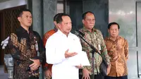Menteri Dalam Negeri (Mendagri) Muhammad Tito Karnavian saat memberikan keterangan kepada awak media di Kantor Pusat Kementerian Dalam Negeri (Kemendagri), Jakarta, Jumat (31/1/2025).