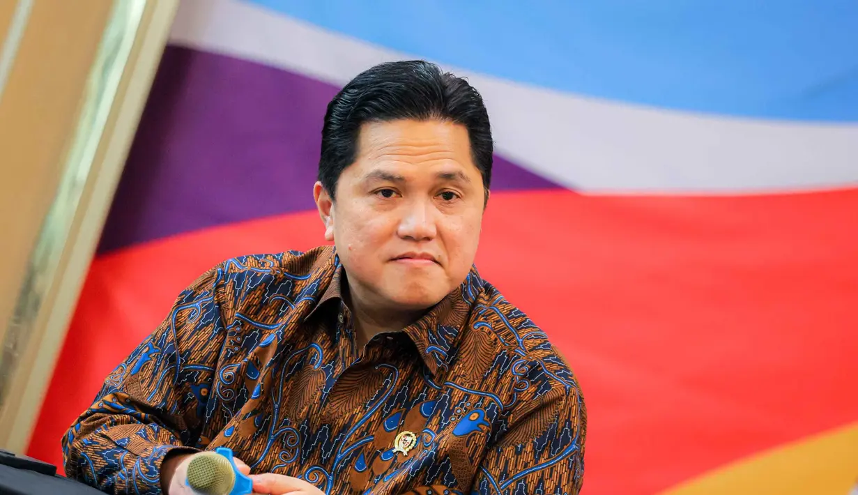 Erick Thohir mengungkap bahwa pencabutan peraturan itu diambil sebagai bagian dari upaya menyederhanakan regulasi dan meningkatkan efektivitas. (Bola.com/Bagaskara Lazuardi)
