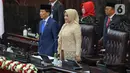 <p>Anggota DPR periode 2024-2029 tertua dari Partai Demokrat, Zulfikar Achmad (kiri) didampingi anggota DPR termuda dari Partai Gerindra Annisa MA Mahesa (kanan) memimpin rapat paripurna perdana di Gedung Nusantara, Kompleks Parlemen, Senayan, Jakarta, Selasa (1/10/2024). (Liputan6.com/Angga Yuniar)</p>