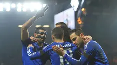  Diego Costa (kiri) merayakan golnya bersama rekannya saat mengalahkan Newcastle United 5-1 pada Lanjutan Liga Inggris pekan ke-26 di Stadion Stamford Bridge, London, MInggu (14/2/2016) dini hari WIB. (AFP/Glyn Kirk)