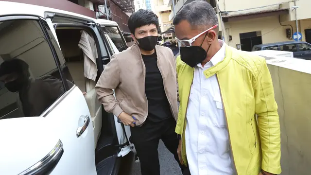 Momen 4 Artis Penuhi Panggilan Polisi Terkait Kasus Doni Salaman