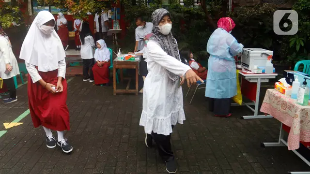 FOTO: Tes Usap Cegah Penyebaran COVID-19 di Sekolah