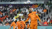 Kapten Timnas Belanda, Virgil van Dijk, punya alasan khusus batal gunakan ban kapten di Piala Dunia 2022. (AFP/Alberto PIZZOLI)