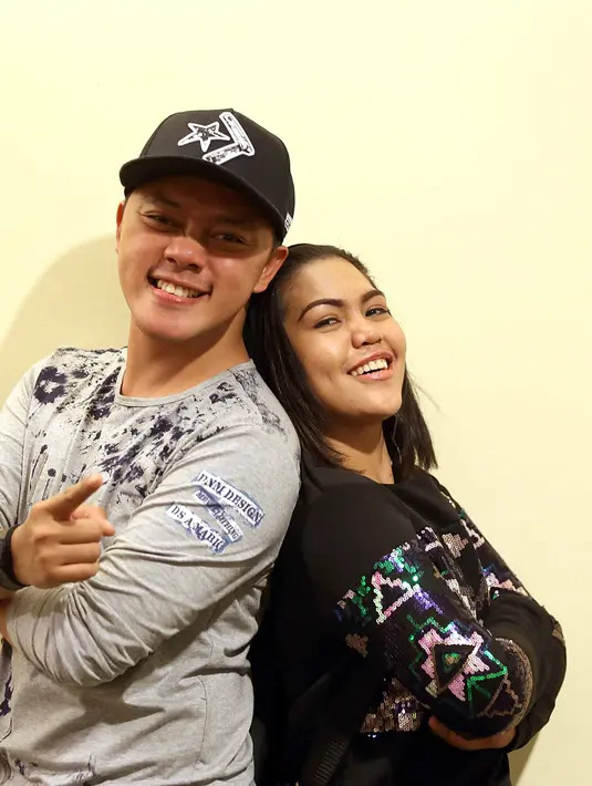 "Ih aku juga nggak mau punya pacar bogel kayak kamu," timpal Danang. Tak lama kemudian keduanya kompak mengucap amit-amit bersama-sama. (Nurwahyunan/Bintang.com)