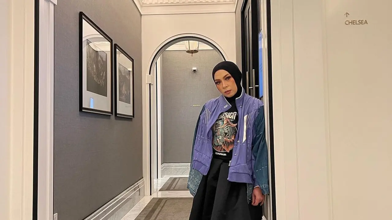 Turun Size dari XXL ke XS, 6 Gaya Terkini Melly Goeslaw Sukses Bikin Pangling