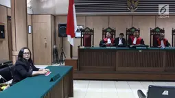 Suasana sidang cerai mantan gubernur DKI Jakarta Basuki Tjahaja Purnama atau Ahok dengan Veronica Tan di PN Jakarta Utara, Rabu (21/3). Pengacara Ahok, Josefina Agatha Syukur menyerahkan 17 lembar berkas kesimpulan ke hakim. (Liputan6.com/Arya Manggala)