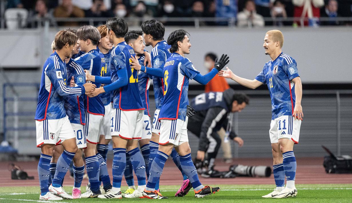 Timnas Jepang yang tergabung di Grup B putaran kedua Kualifikasi Piala Dunia 2026 Zona Asia bersama Myanmar, Suriah dan Korea Utara, sukses menyapu bersih 6 laga dengan kemenangan tanpa kebobolan satu gol pun dengan menceta total 24 gol. Mengoleki 18 poin, Jepang lolos ke putaran ketiga bersama Korea Utara di peringkat kedua dengan koleksi 9 poin. (AFP/Yuichi Yamazaki)