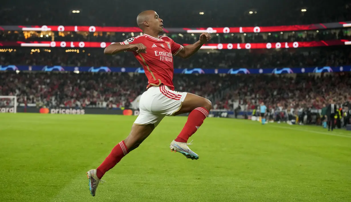 Benfica sempat unggul 3-0 terlebih dahulu di babak pertama berkat hattrick Joao Mario (5', 13', 34'). (AP Photo/Armando Franca)