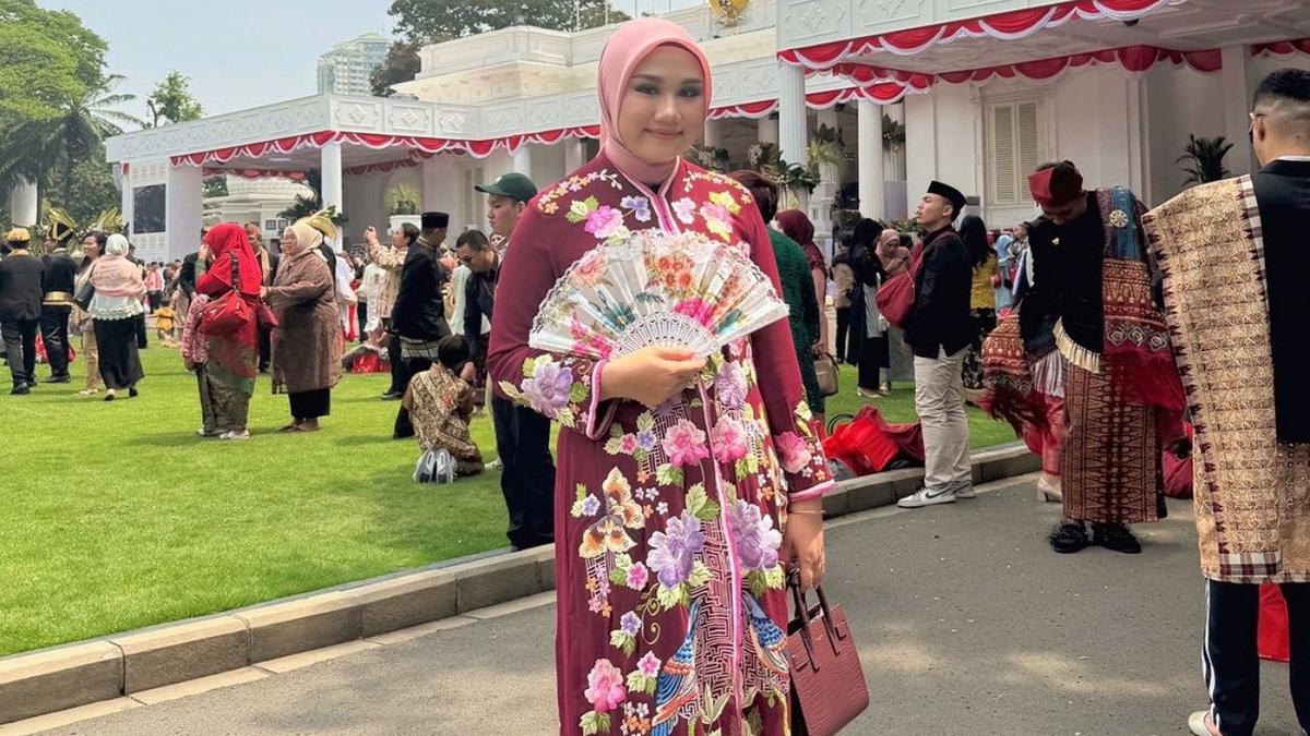 Potret Adik Erina Gudono Shania Bergaya dengan Kebaya dan Tas Rp22 Juta di HUT ke-79 RI Berita Viral Hari Ini Kamis 19 September 2024