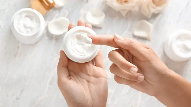 Meregenerasi Kulit Itu Apa Sih? Begini Tips Perawatan untuk Angkat Sel Kulit Mati dengan Maksimal