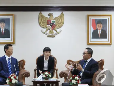 Ketua MPR RI Zulkifli Hasan saat menerima kunjungan delegasi Parlemen China, Jakarta, Selasa (9/12/2014). (Liputan6.com/Andrian M Tunay)