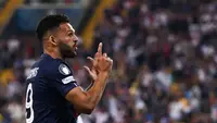Pemian PSG, Goncalo Ramos melakukan selebrasi setelah mencetak gol penyeimbang 2-2 ke gawang Tottenham Hotspur dalam laga final UEFA Super Cup yang berlangsung di Bluenergy Stadium, Udinese, Italia, Rabu (13/08/2025) waktu setempat. (AFP/Franck Fife)