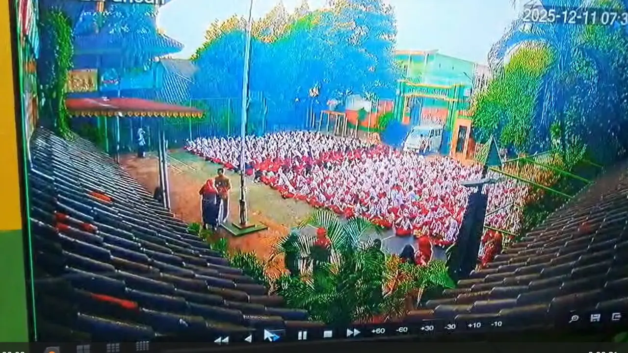 Mobil Makan Bergizi Gratis (mobil MBG) tabrak kerumunan siswa SDN 01 Kalibaru, Jakarta Utara.