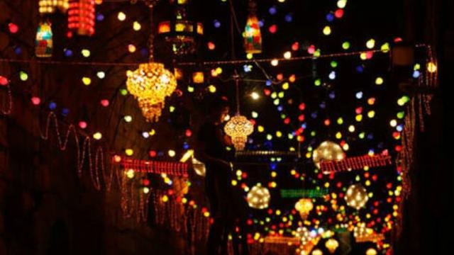 Bermandikan Cahaya Lentera, Uniknya Ramadan di Kairo