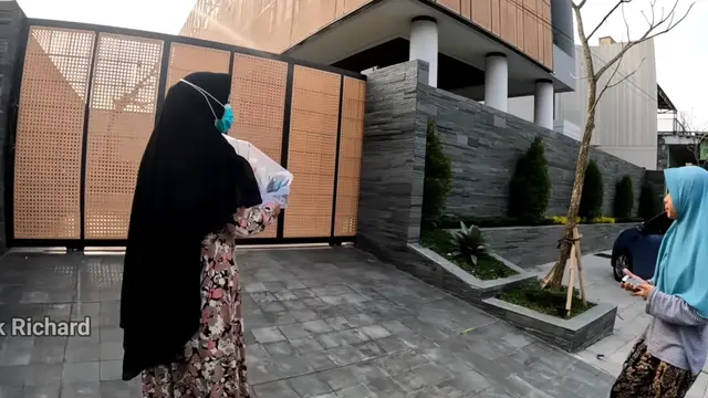 Potret Tampilan Depan Rumah Denny Caknan