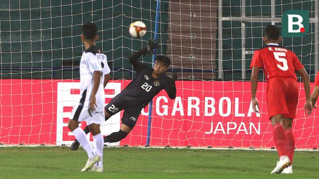 Foto: Brilian, Ini Dia Aksi Kiper Timnas Indonesia saat Menggagalkan Penalti Timor Leste di Sea Games 2021 Vietnam