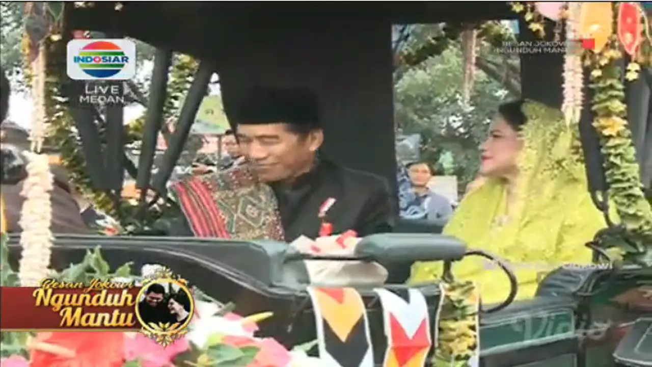 Kirab Kahiyang Ayu-Bobby Nasution, Jokowi Bagi-bagi Kaus
