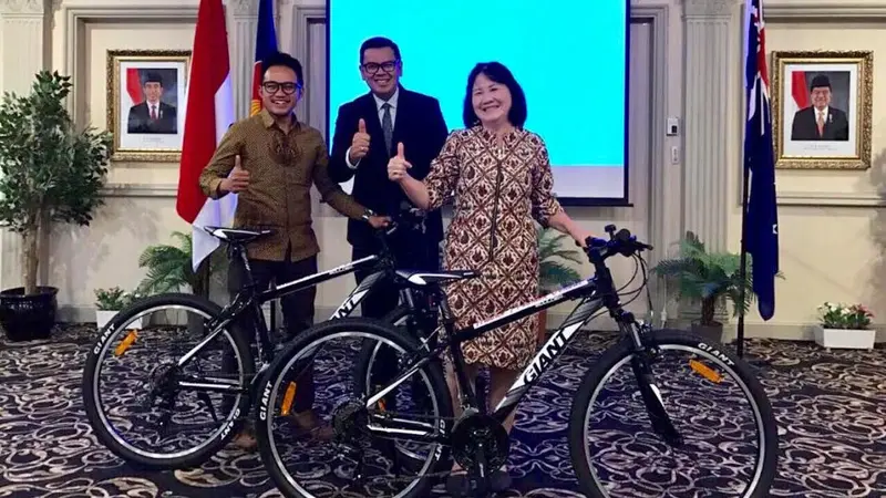 Dua WNI di Australia mendapat sepeda dari Jokowi