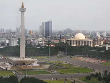 Suasana Taman Monumen Nasional (monas) dari ketinggian di Jakarta, Kamis (29/12). Perayaan pergantian tahun dari 2016 ke 2017 akan dilakukan di Jakarta. (Liputan6.com/Angga Yuniar)