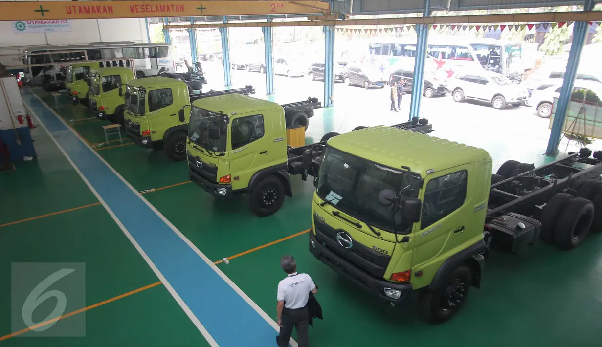 PT Hino Motors Sales Indonesia (HMSI) meresmikan bangunan after sales di Kawasan Industri Jatake, Tangerang, Kamis (19/11/2015). Gedung tersebut bakal menjadi pusat kegiatan Hino untuk pelayanan after sales dan suku cadang. (Liputan6.com/Angga Yuniar)