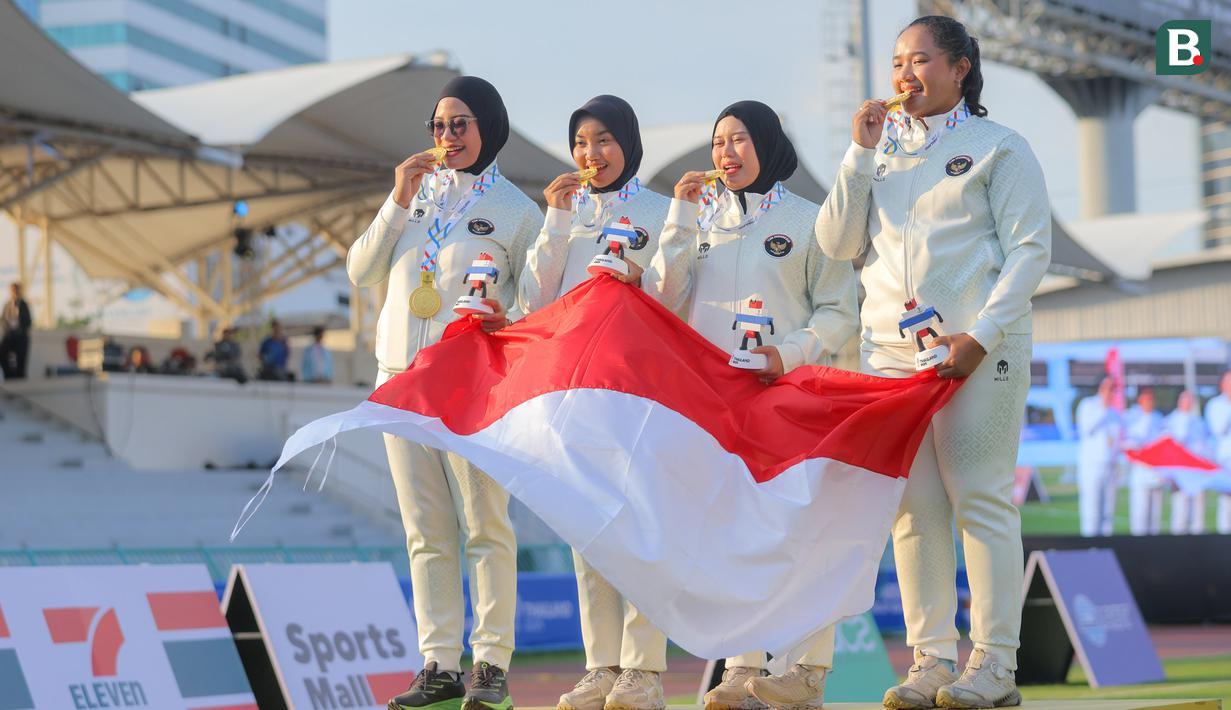 Sebelumnnya, Diananda juga merebut medali emas di nomor recurve beregu bersama Ayu Mareta Dyasari, dan Rezza Octavia. (Bola.com/Bagaskara Lazuardi)