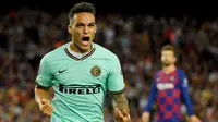 1. Lautaro Martinez – Pemain berusia 21 tahun ini merupakan striker andalan di Inter Milan. Berkat penampilan apiknya untuk klub dan negaranya, Ia digadang-gadang menjadi penerus Lionel Messi. (AFP/Lluis Gene)