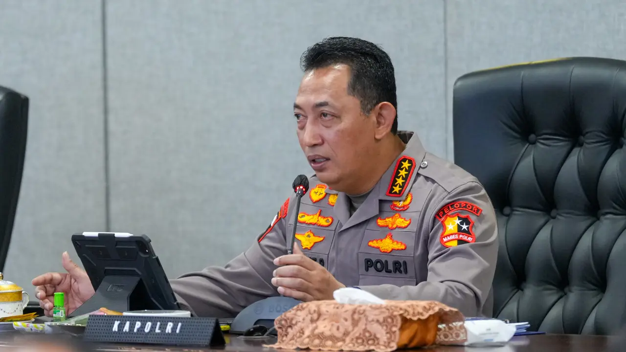 Kapolri Jenderal Listyo Sigit Prabowo menggelar video conference bersama dengan Kapolda dan Kapolres di seluruh Indonesia.