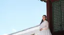Aksen rok tulle pada hanbok yang dikenakan bikin Rebecca tampil bak bidadari [@rklopper]