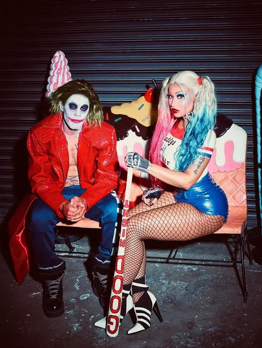 Saat tampil di keseharian saja Nicki Minaj tak jarang menarik perhatian publik. Apalagi dim omen spesial seperti perayaan Halloween. Di tahun 2019 ini, Nicki Minaj memilih berkostum seperti Harley Quinn. (Instagram/nickiminaj)