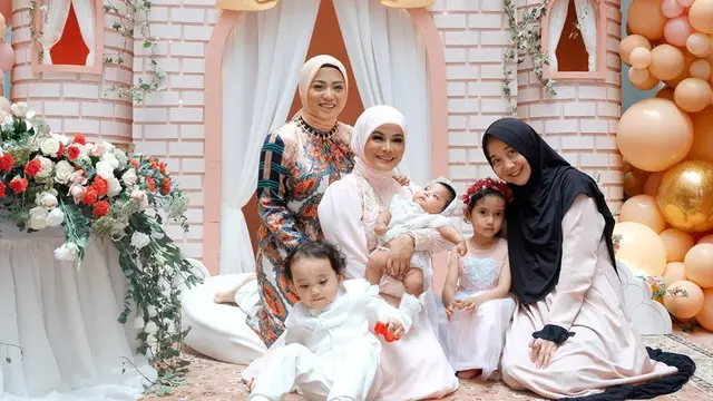Momen Acara Aqiqah Baby Chava, Putri Kecil Rachel Vennya